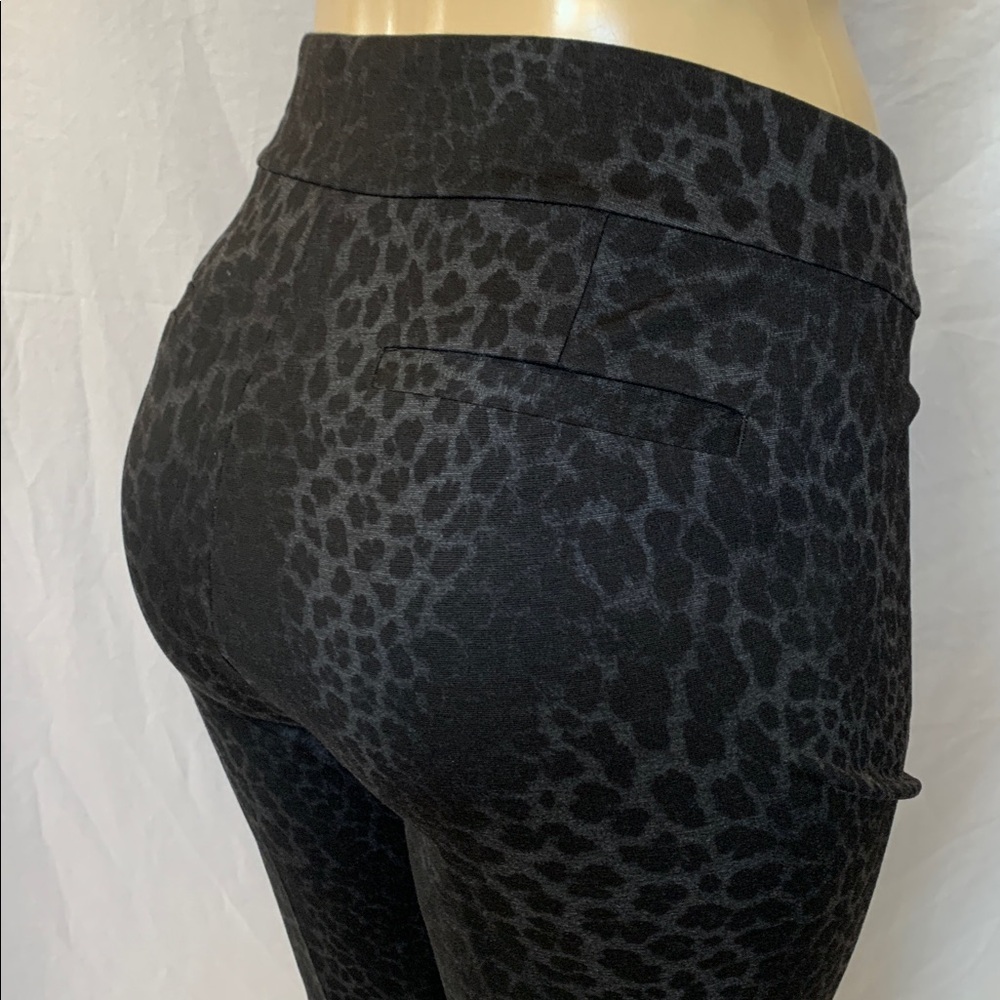 MASSINI ESSENTIALS Women’s Leopard Print Black & Gray Pants Size 2X Zip Detail